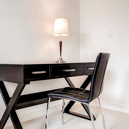 Global Luxury Suites At Chinatown Washington Bagian luar foto
