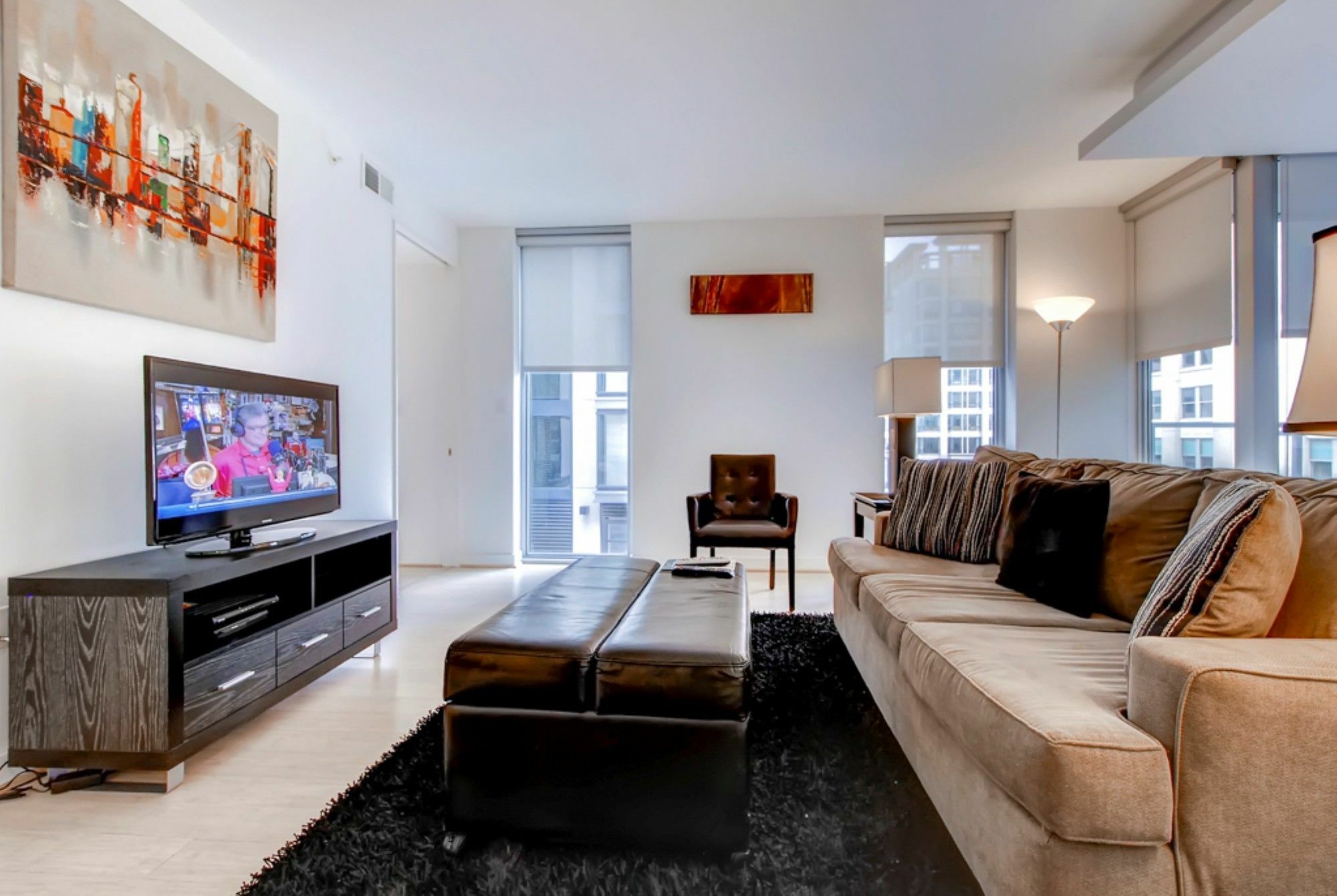 Global Luxury Suites At Chinatown Washington Bagian luar foto