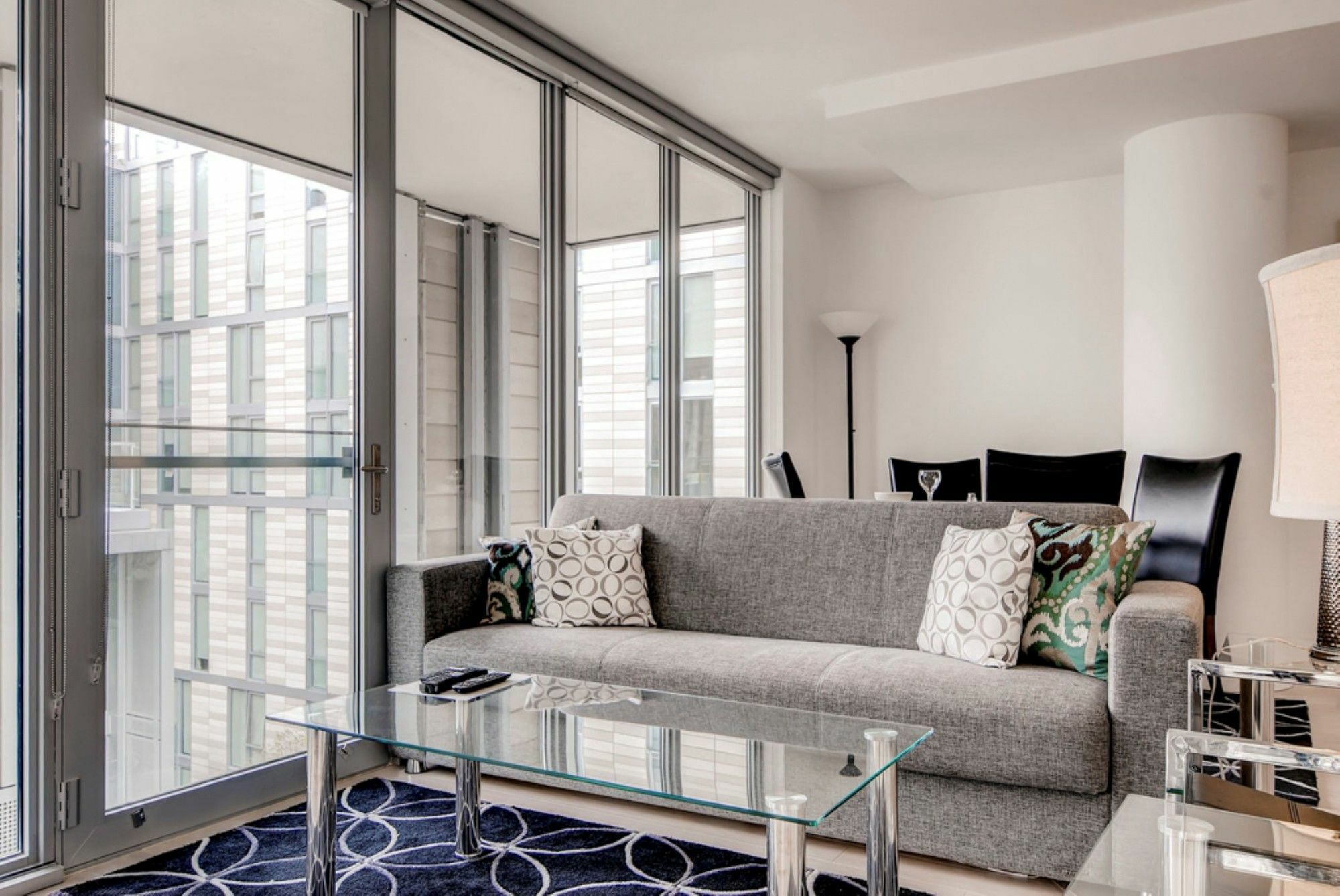 Global Luxury Suites At Chinatown Washington Bagian luar foto