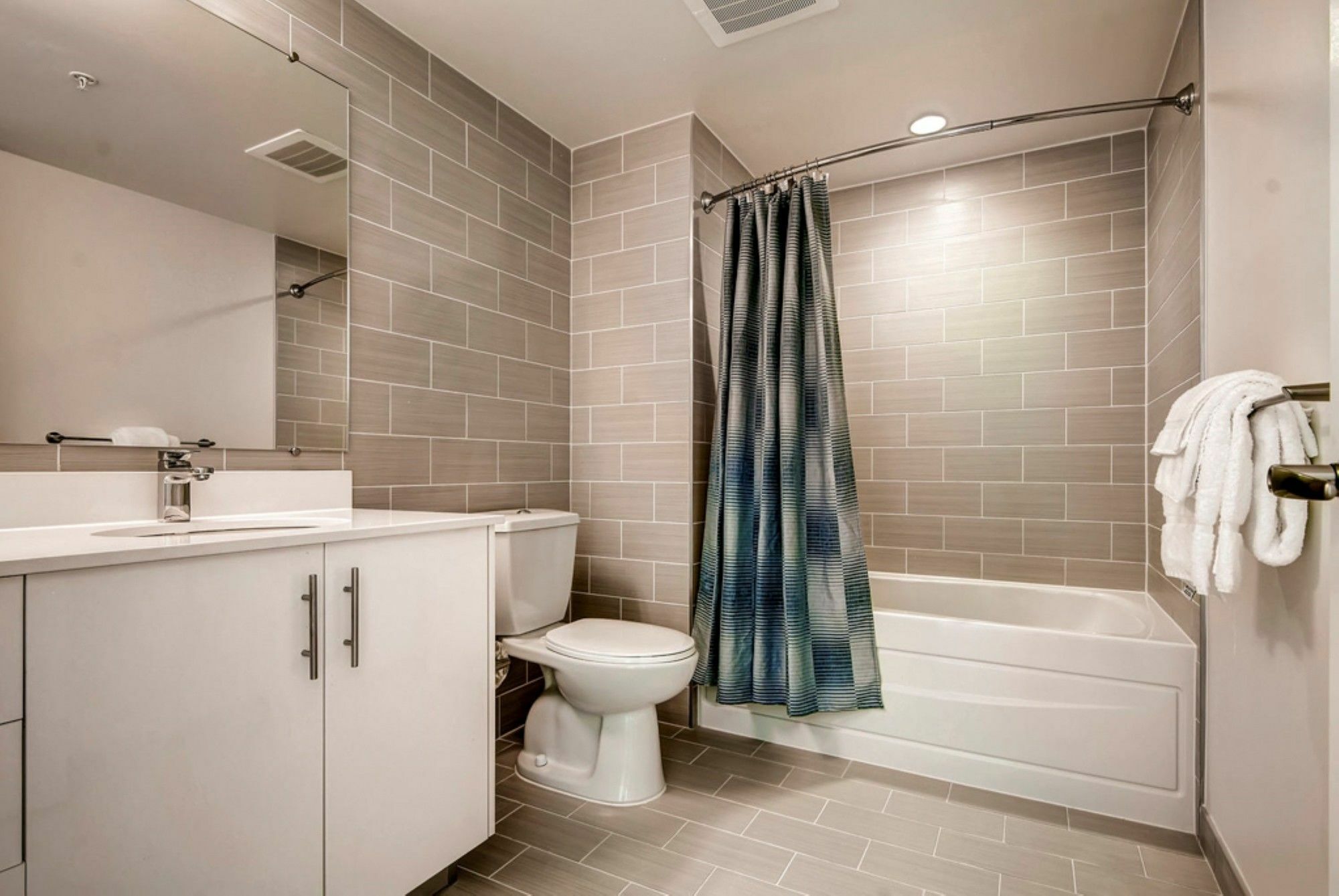 Global Luxury Suites At Chinatown Washington Bagian luar foto