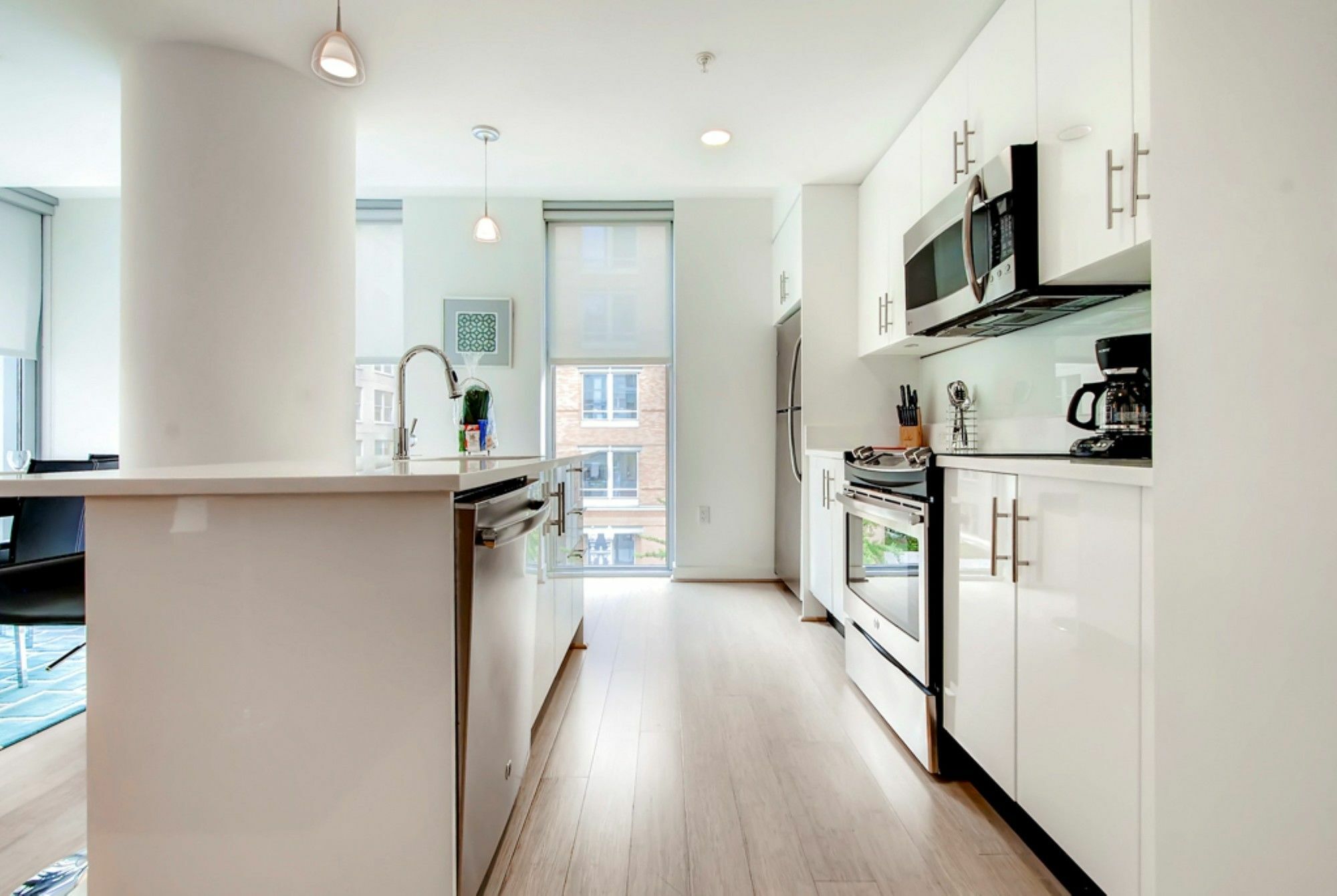 Global Luxury Suites At Chinatown Washington Bagian luar foto