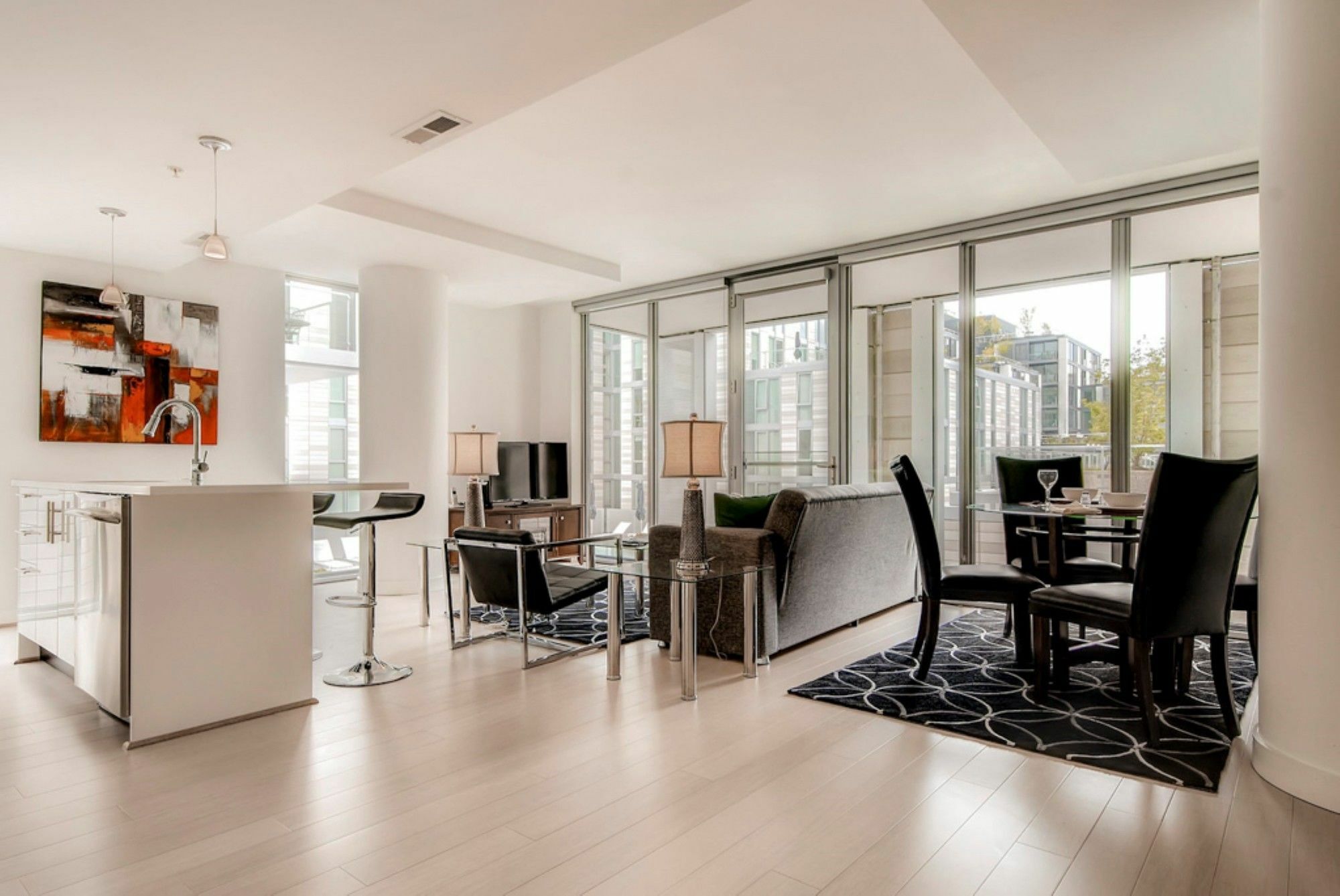 Global Luxury Suites At Chinatown Washington Bagian luar foto